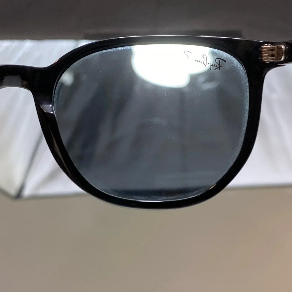 Ray-Ban see scratches